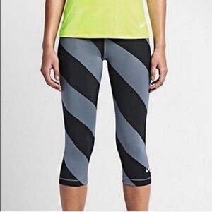 Nike Pro Women's Gray Black Diagonal Stripe‎ Crop Leggings Medium